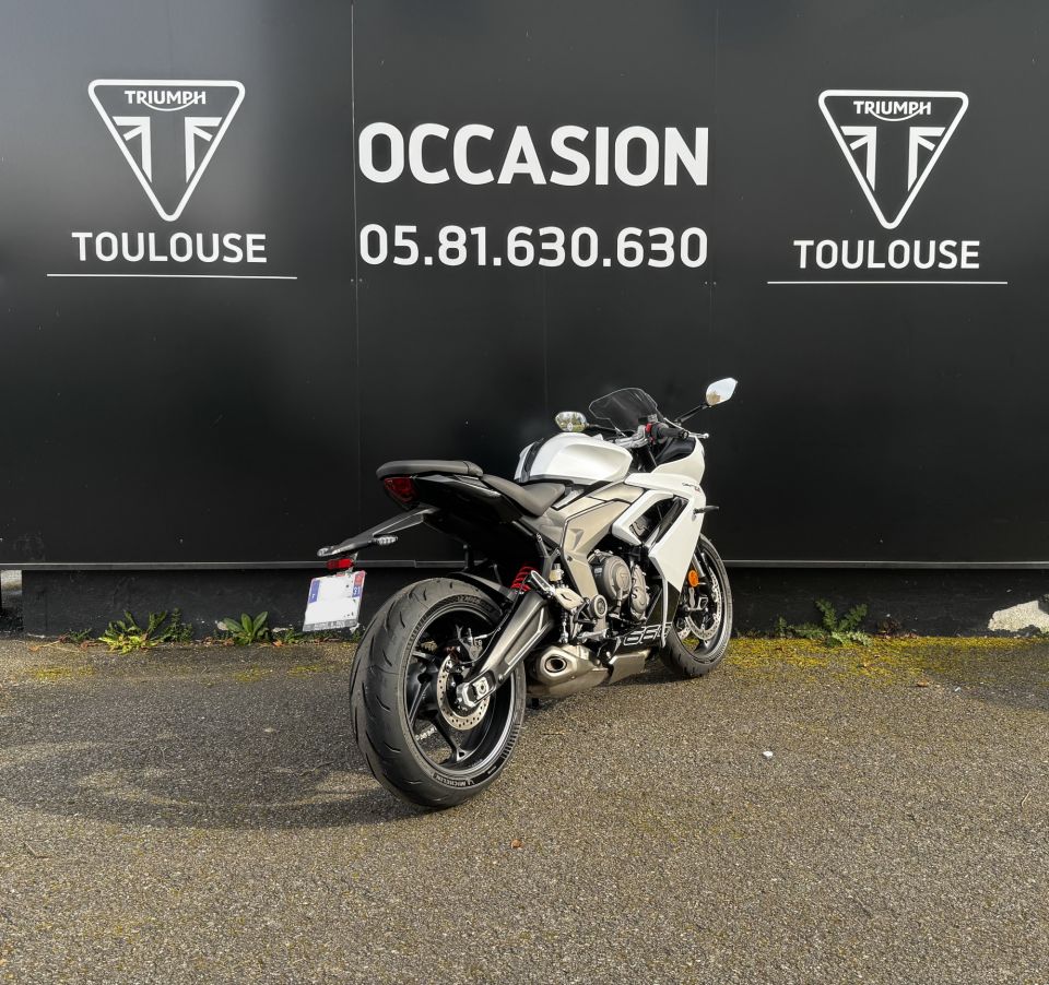 TRIUMPH 	DAYTONA 660 4