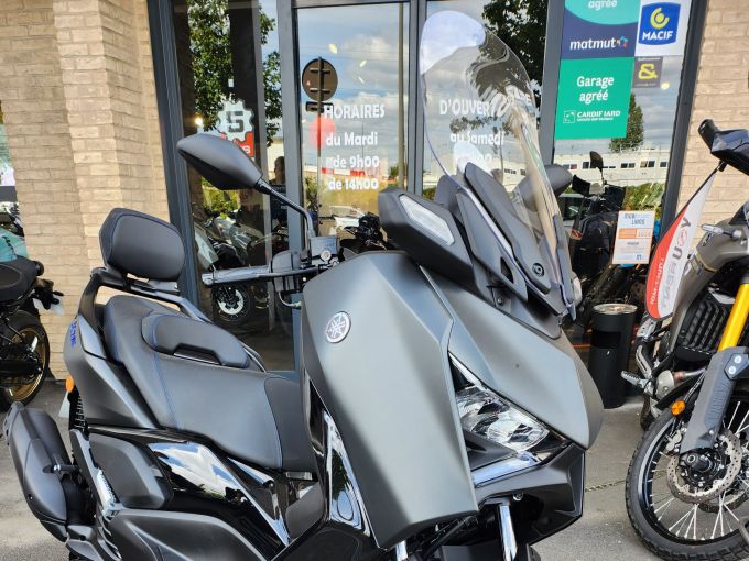 YAMAHA XMAX 125 4