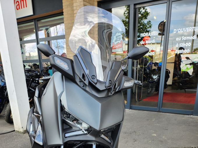 YAMAHA XMAX 125 4