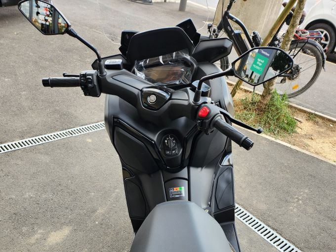 YAMAHA XMAX 125 4