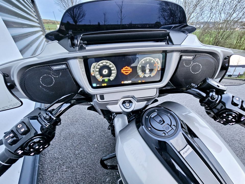 HARLEY-DAVIDSON TOURING STREET GLIDE 1977 CVO  4