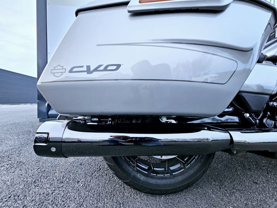 HARLEY-DAVIDSON TOURING STREET GLIDE 1977 CVO  4