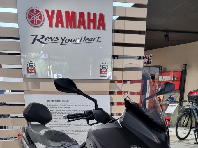 YAMAHA XMAX 125 BUSINESS 4