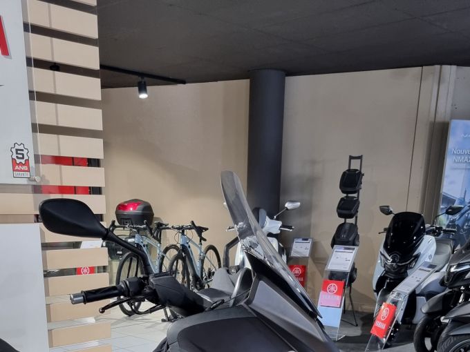 YAMAHA XMAX 125 BUSINESS 4