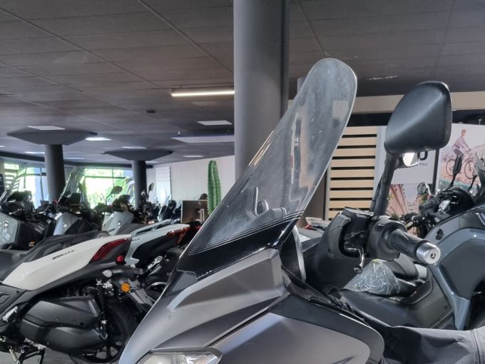 YAMAHA XMAX 125 BUSINESS 4