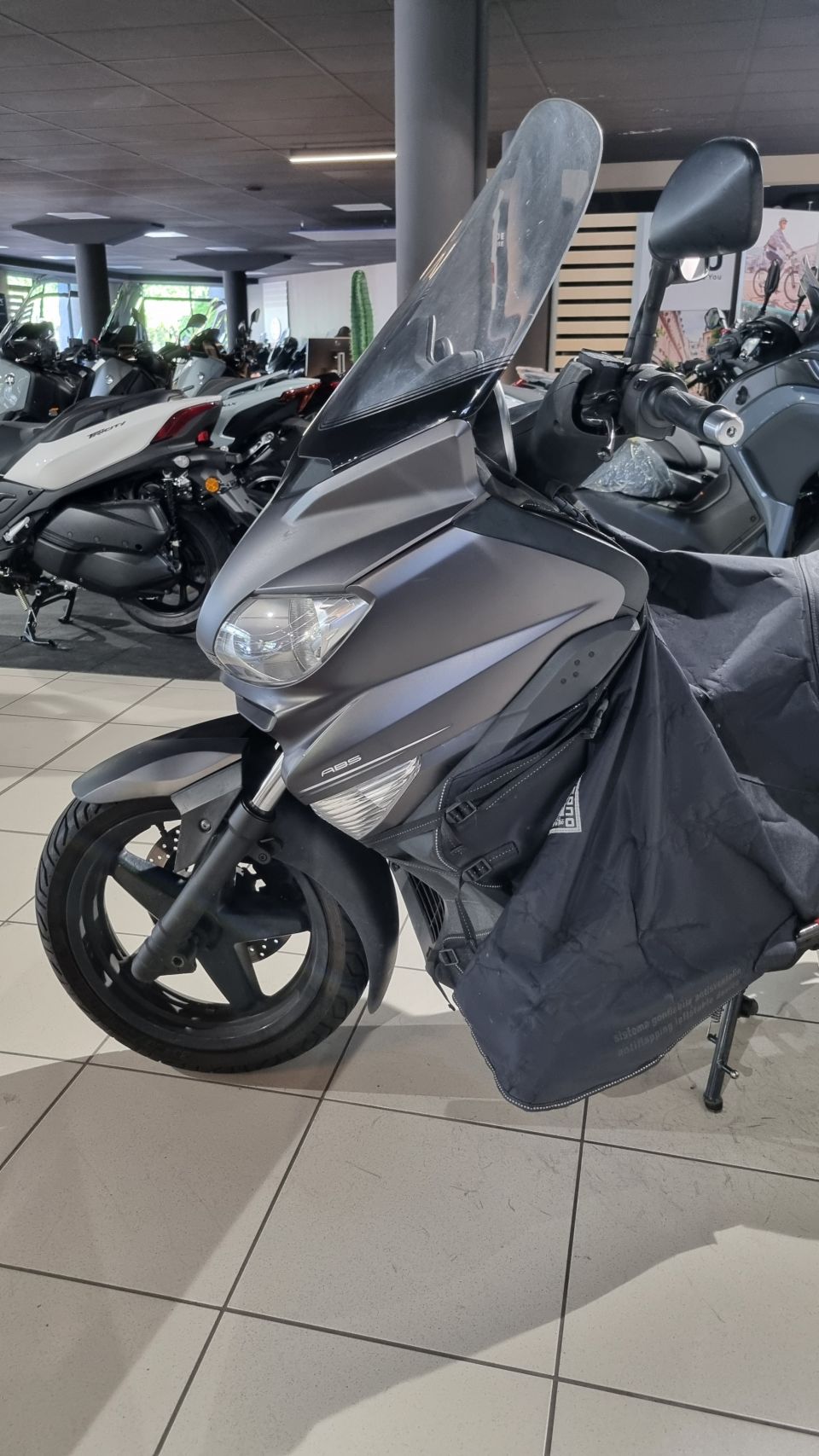 YAMAHA XMAX 125 BUSINESS 4