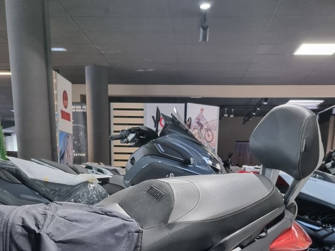 YAMAHA XMAX 125 BUSINESS 4