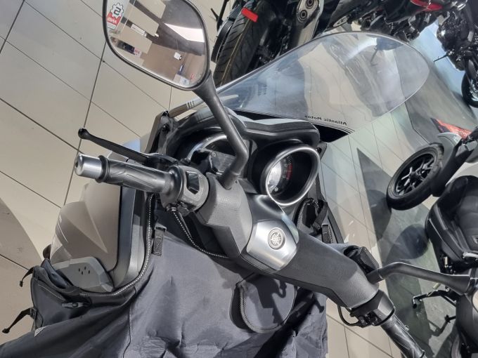 YAMAHA XMAX 125 BUSINESS 4