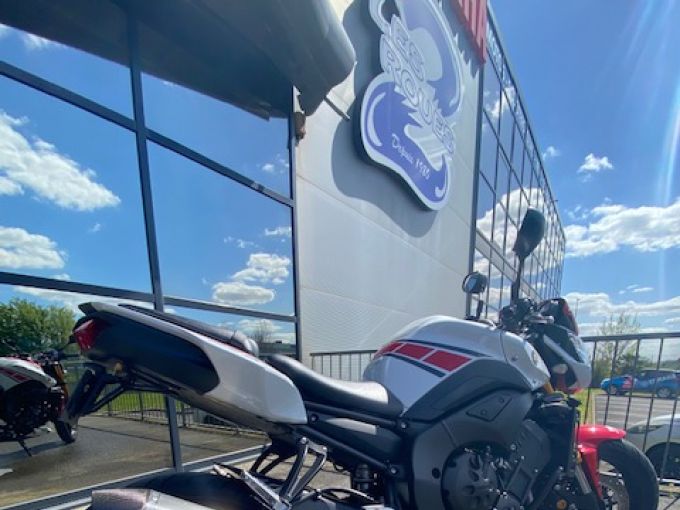 YAMAHA FZ8 N SPR 4
