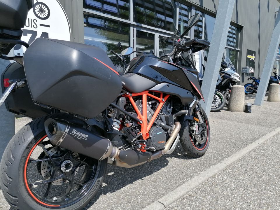 KTM 1290 SUPER DUKE GT 4