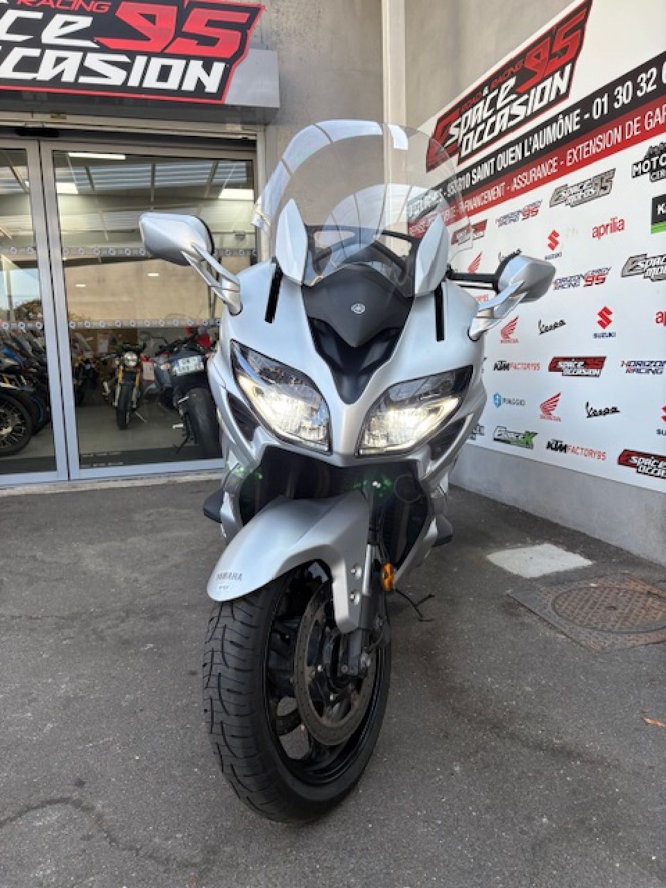 YAMAHA FJR 1300 AE 4