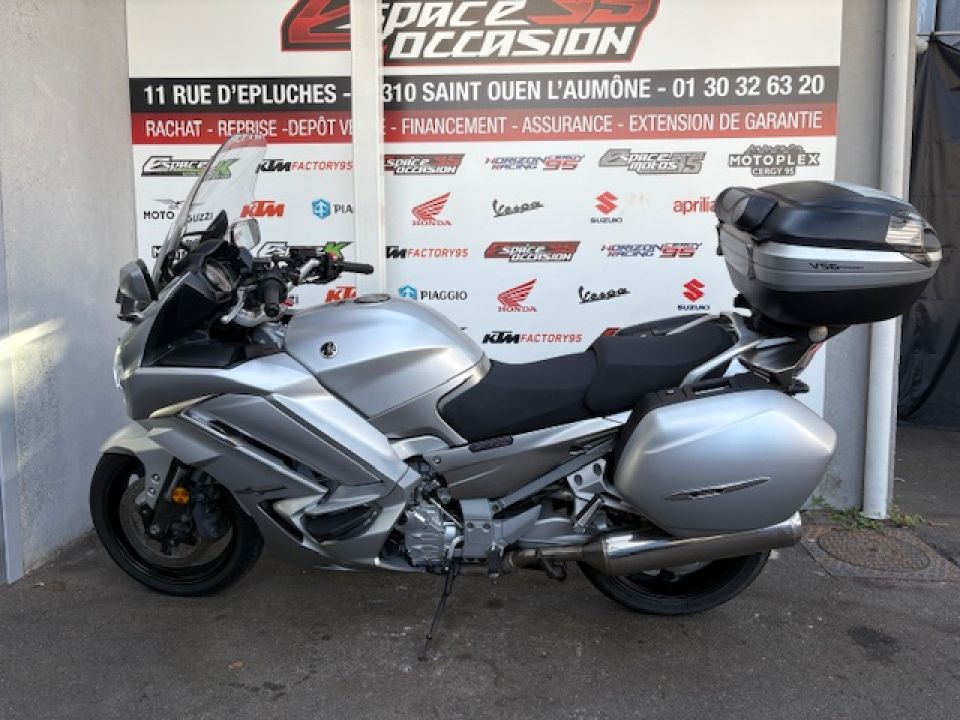 YAMAHA FJR 1300 AE 4