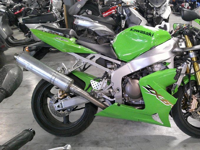 KAWASAKI ZX-6R 4
