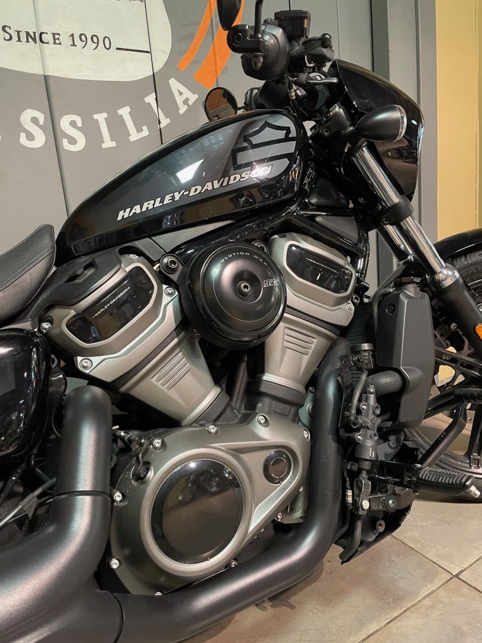 HARLEY-DAVIDSON SPORTSTER NIGHTSTER 975 4