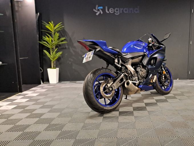 YAMAHA R7 4