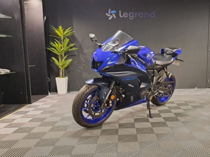 YAMAHA R7 4