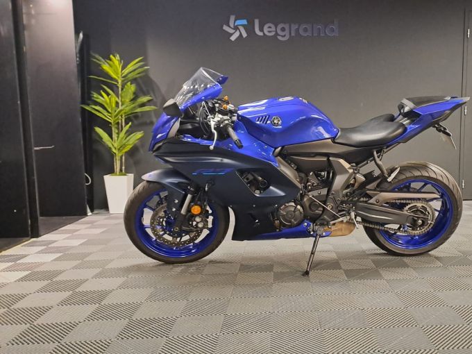 YAMAHA R7 4