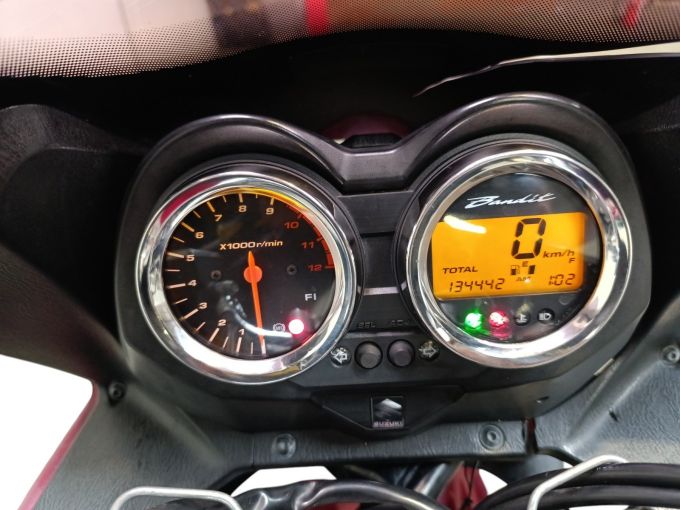 SUZUKI GSF 1250 N BANDIT 4