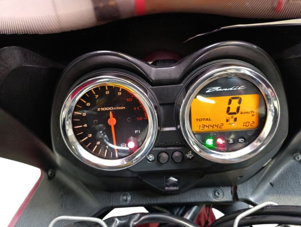 SUZUKI GSF 1250 N BANDIT 4