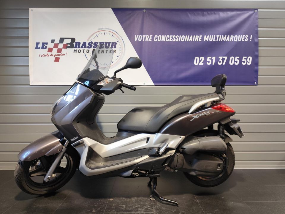 YAMAHA X-MAX 125 4