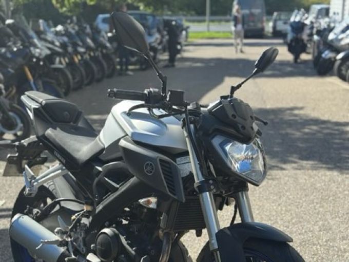 YAMAHA MT-125 4