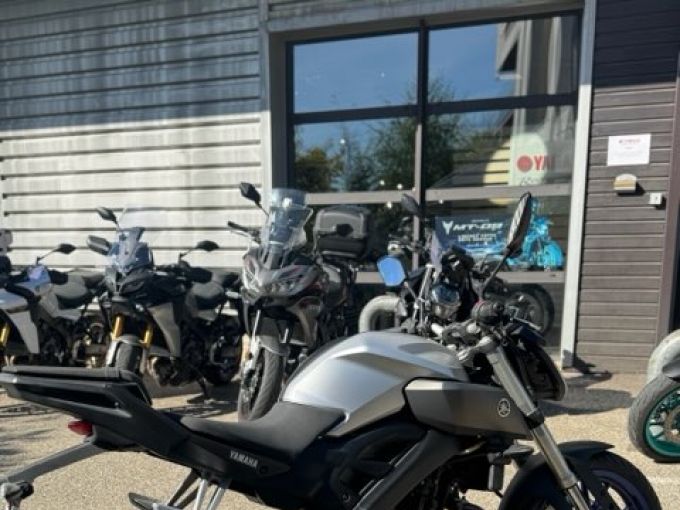 YAMAHA MT-125 4