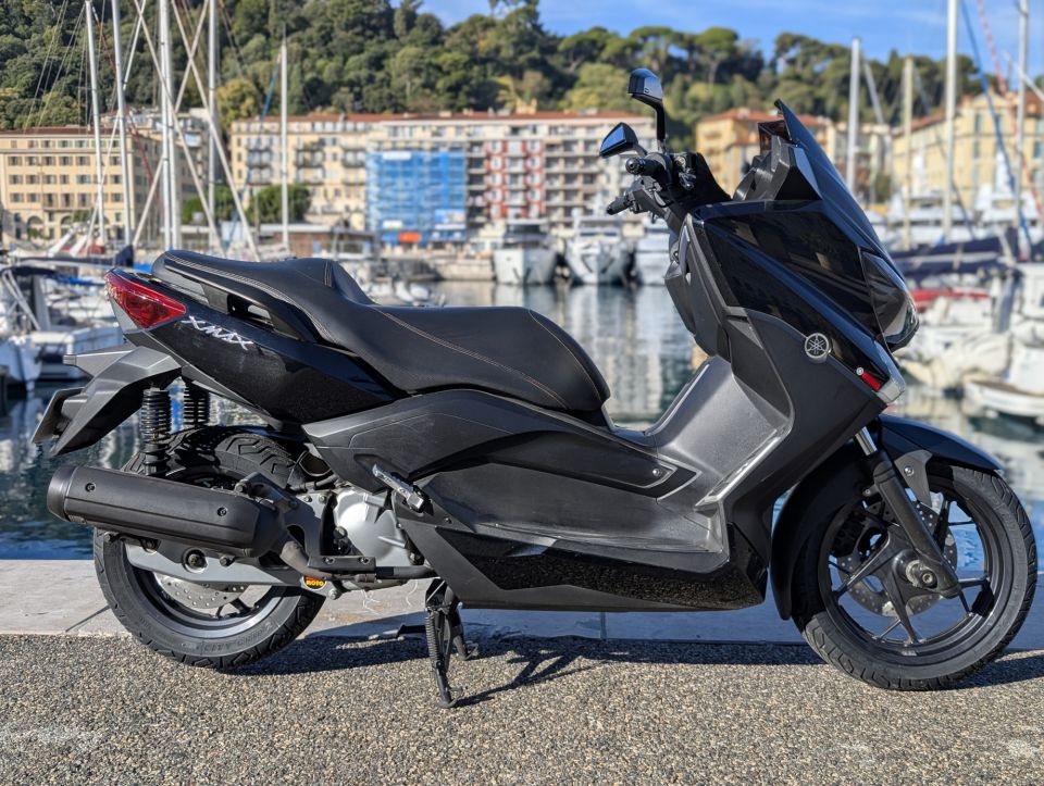 YAMAHA X-MAX 125 4