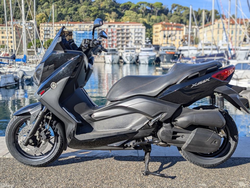 YAMAHA X-MAX 125 4