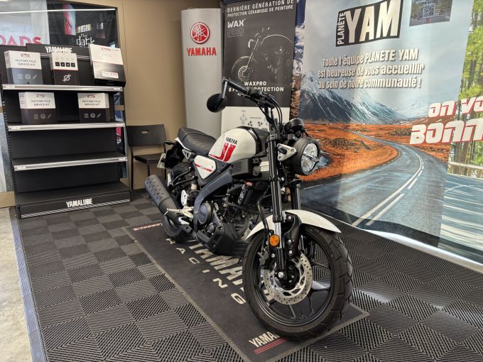 YAMAHA XSR 125 4