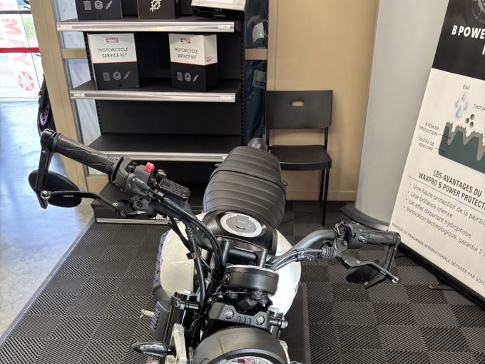 YAMAHA XSR 125 4