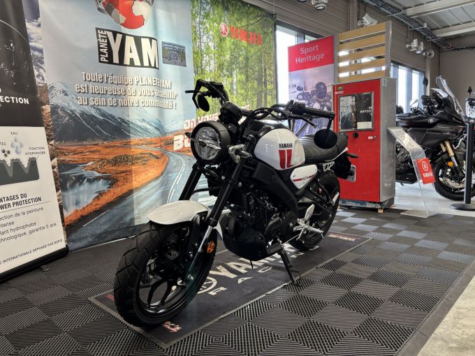 YAMAHA XSR 125 4