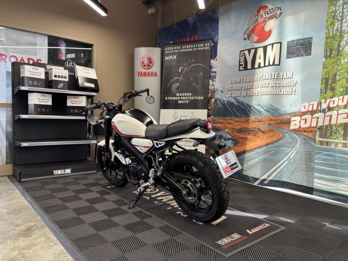 YAMAHA XSR 125 4