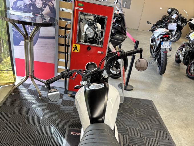 YAMAHA XSR 125 4