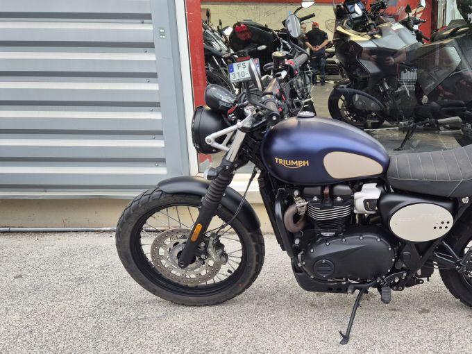 TRIUMPH STREET SCRAMBLER  900 4