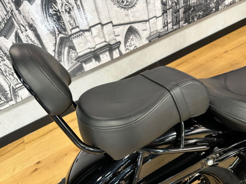 HARLEY-DAVIDSON DYNA STREET BOB 1690 4