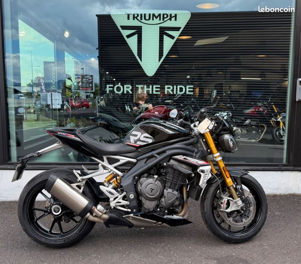 TRIUMPH SPEED TRIPLE 1200 RS 4