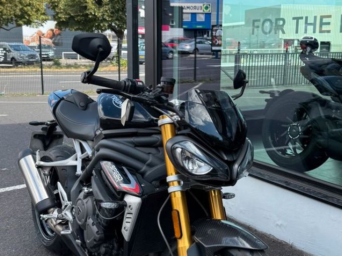 TRIUMPH SPEED TRIPLE 1200 RS 4