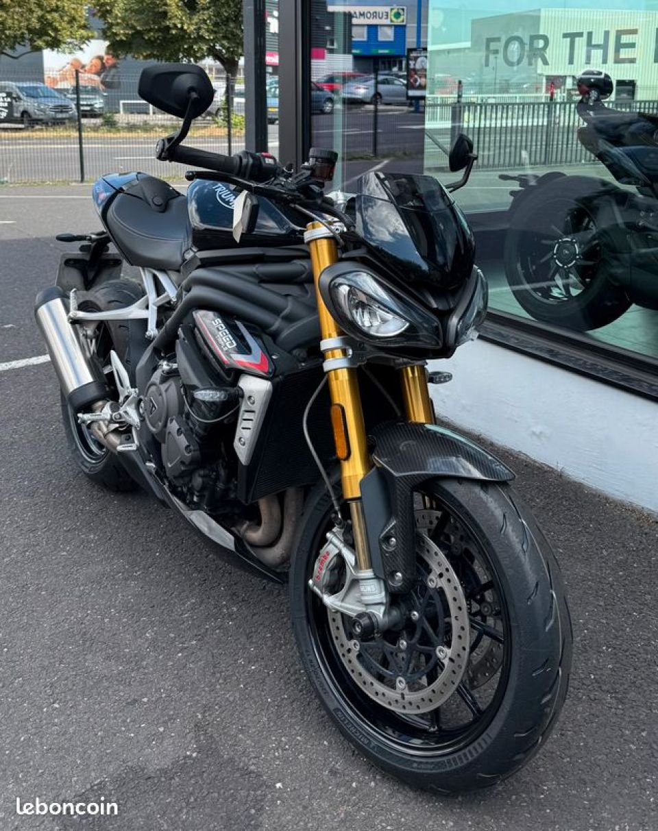 TRIUMPH SPEED TRIPLE 1200 RS 4