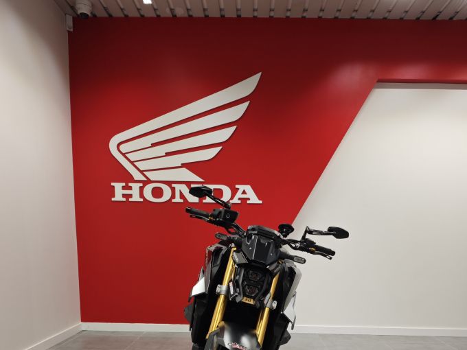 SUZUKI GSX-S 1000 4