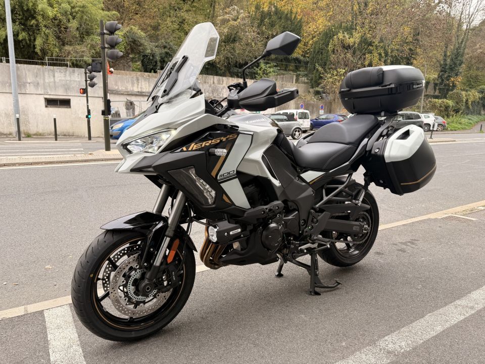 KAWASAKI VERSYS 1100 SE 4