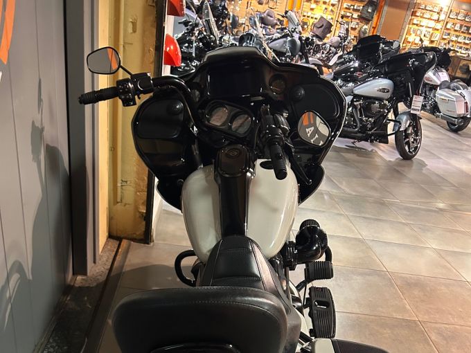 HARLEY-DAVIDSON TOURING ROAD GLIDE 1923 CVO 4