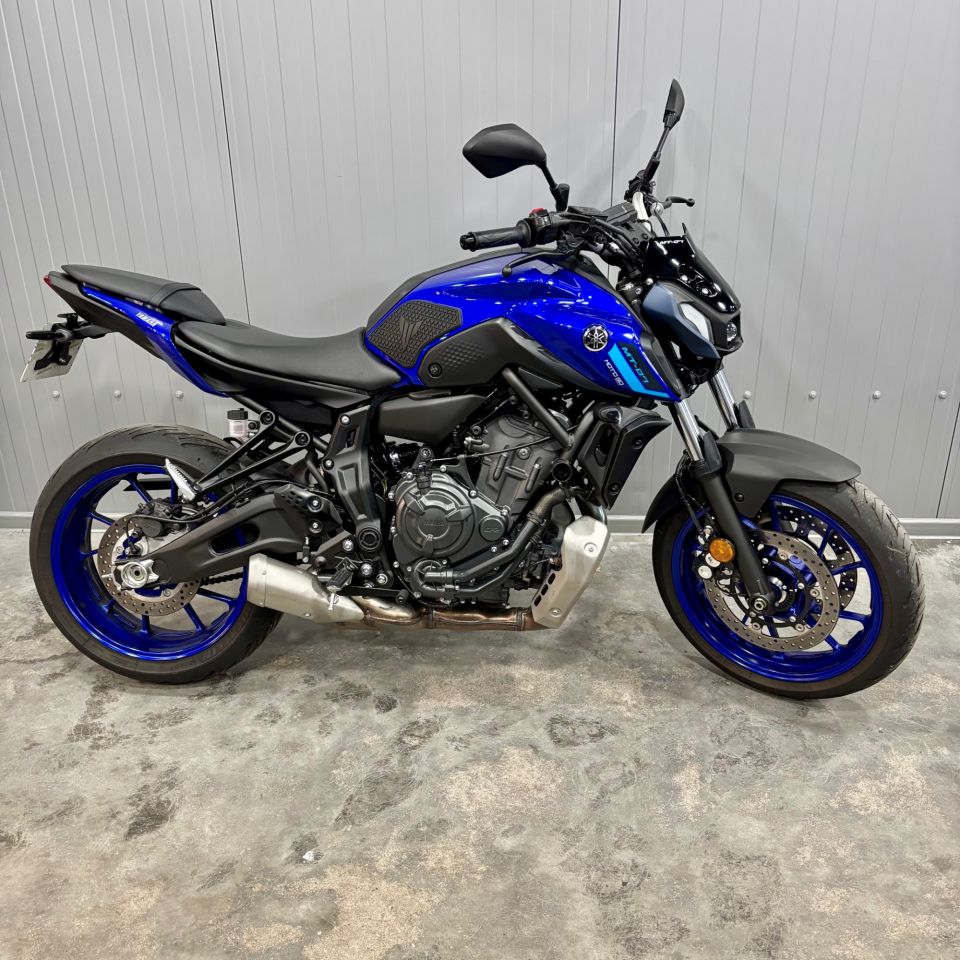 YAMAHA MT-07 4