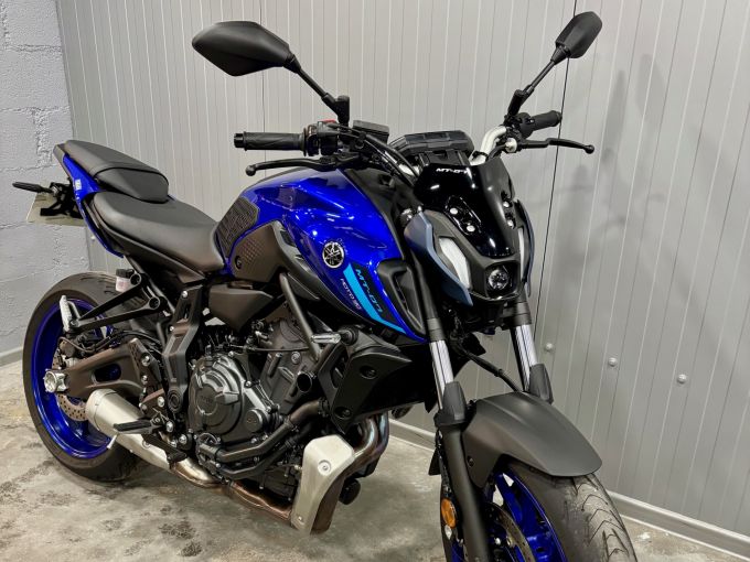 YAMAHA MT-07 4