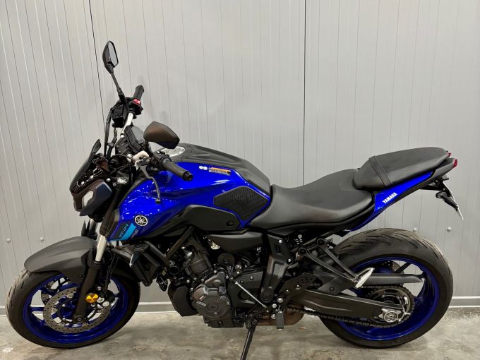 YAMAHA MT-07 4