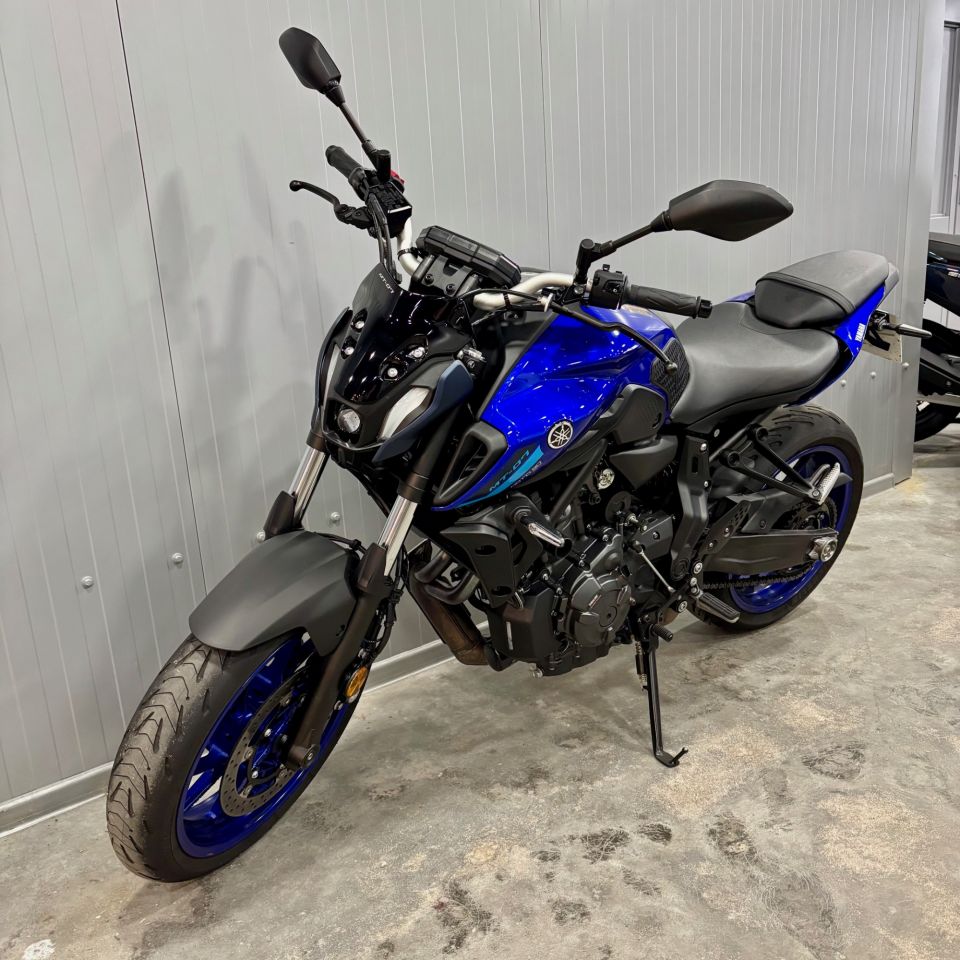 YAMAHA MT-07 4