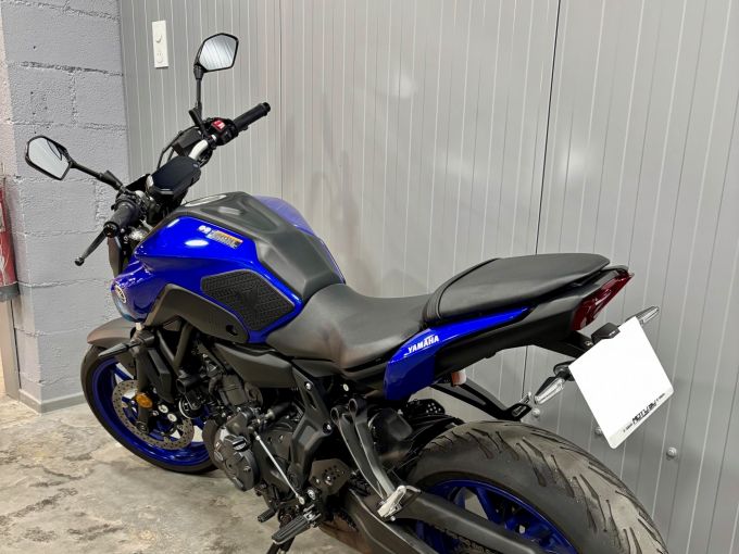 YAMAHA MT-07 4