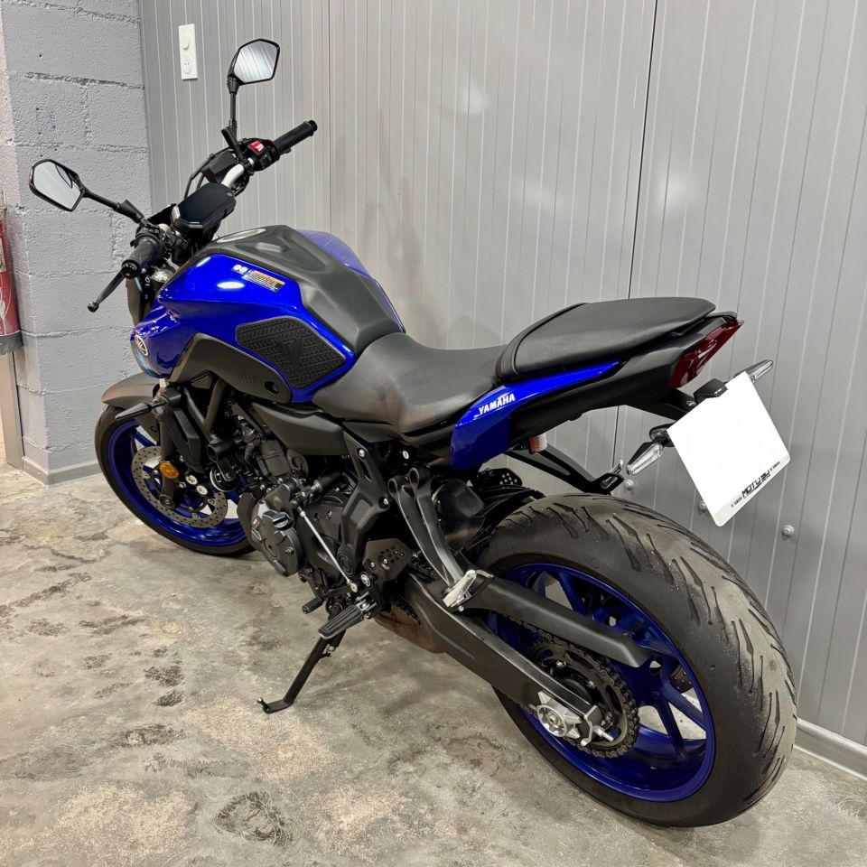YAMAHA MT-07 4