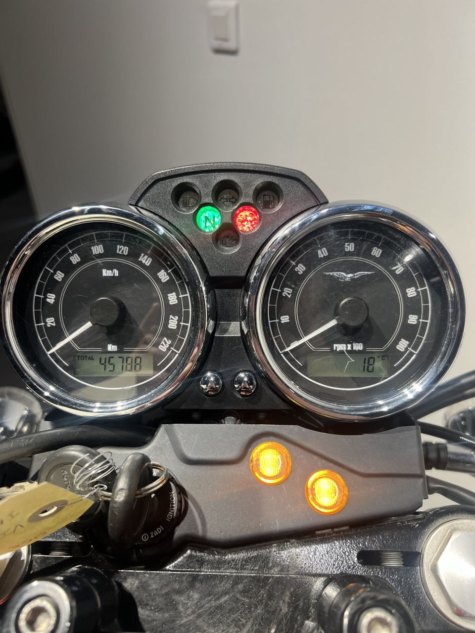 MOTO GUZZI V7 II STONE 4