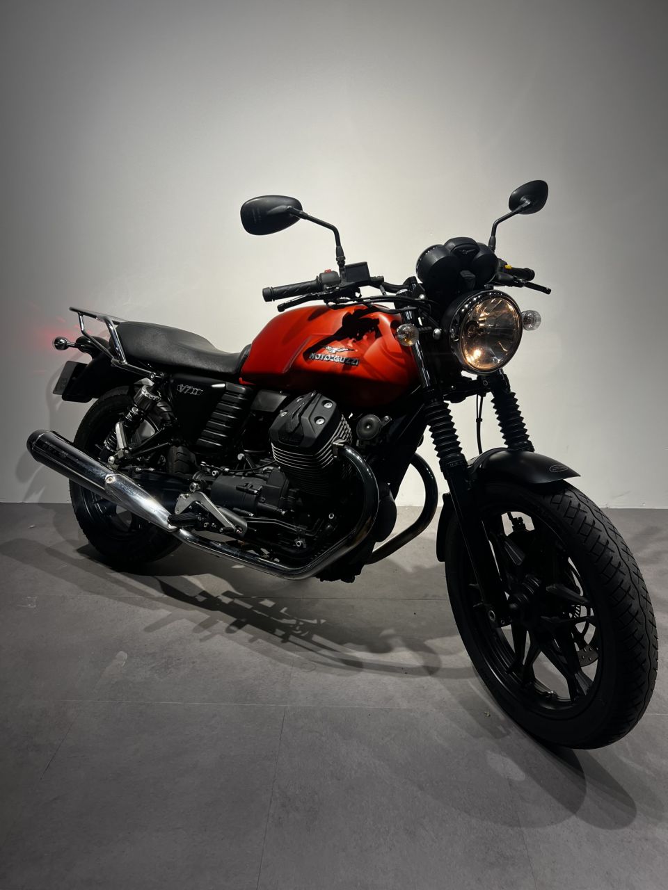 MOTO GUZZI V7 II STONE 4