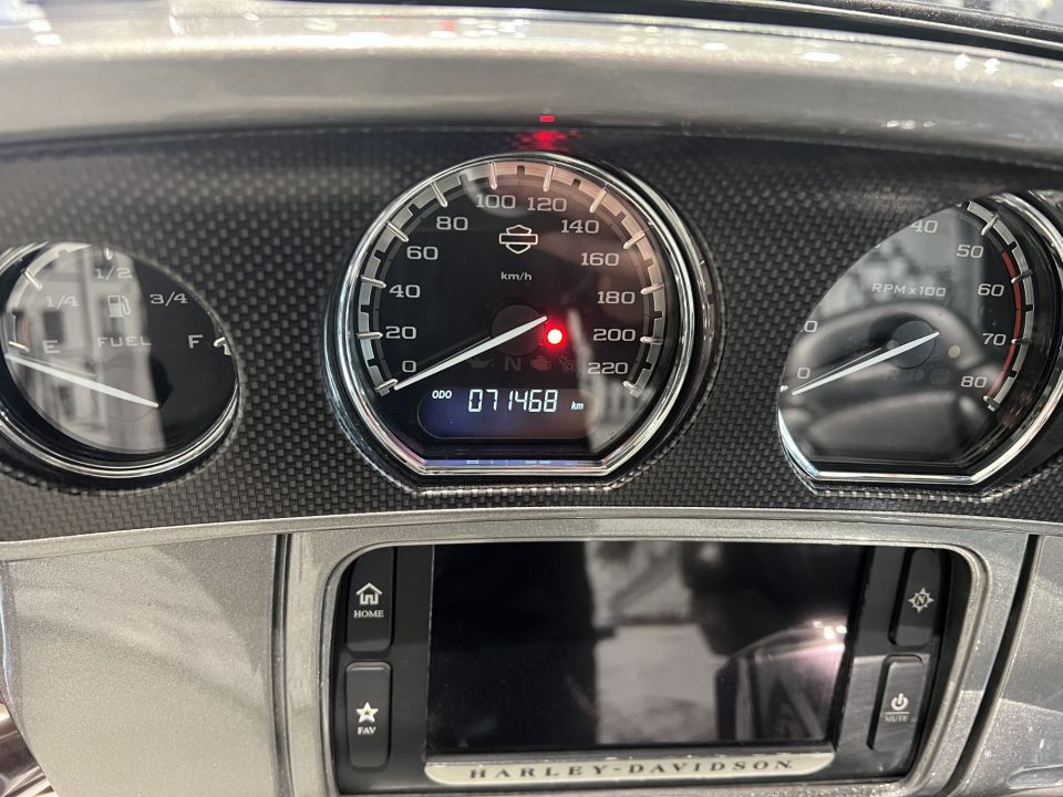 HARLEY-DAVIDSON TOURING ELECTRA GLIDE 1800 ULTRA LIMITED CVO 4